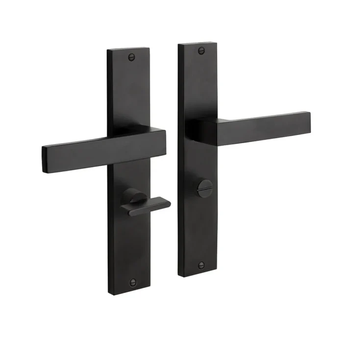 Deurklink Lusso geveerd met schild en wc slot in mat zwart