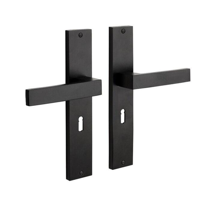 Mooi Deurbeslag Geveerde Deurklink Lusso met schild met sleutelgat